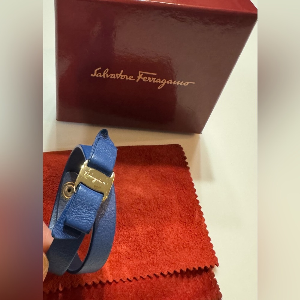 Salvatore Ferragamo leather 2tour bracelet